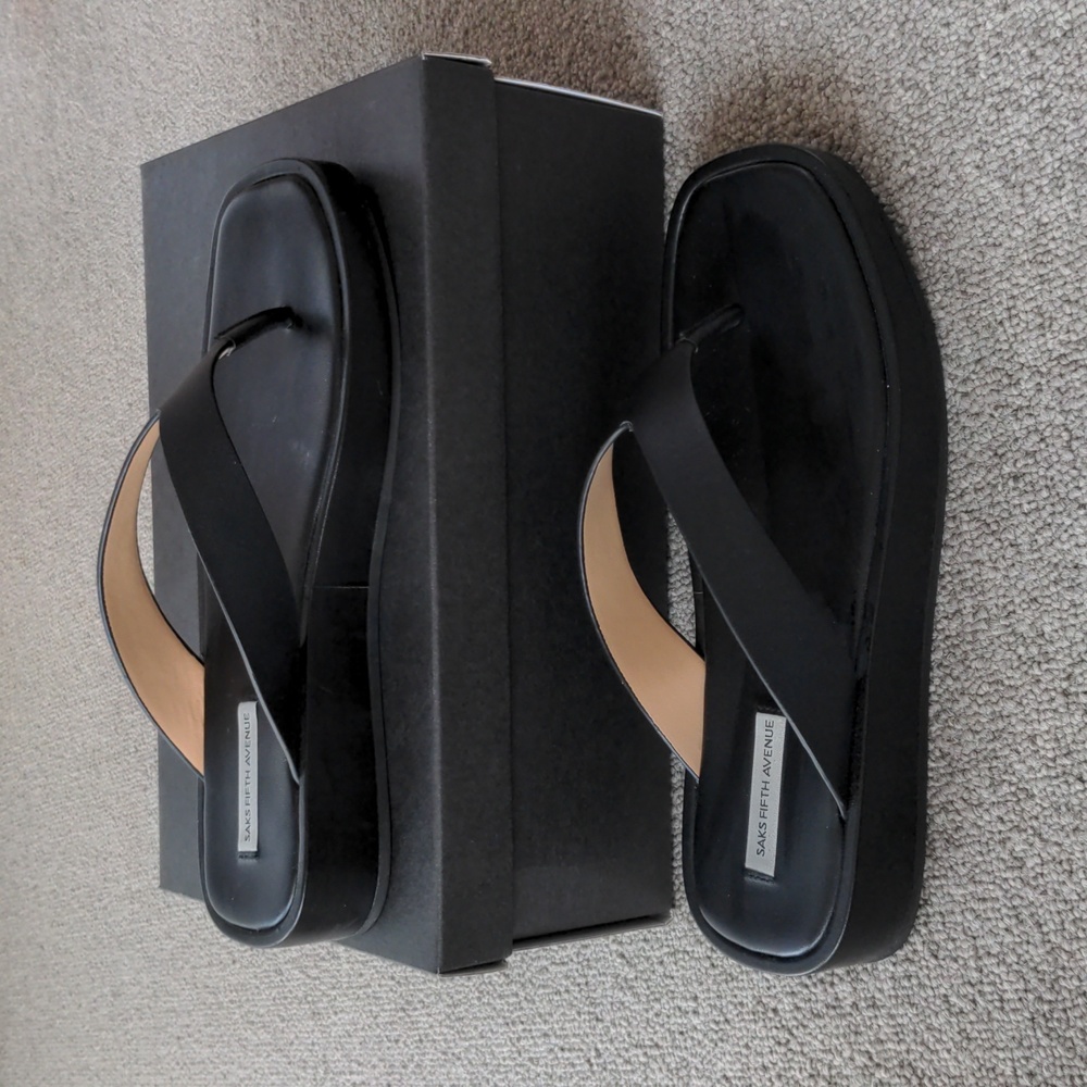Saks Fifth Avenue, Black Leather Platform Flipflops, Size 8.5